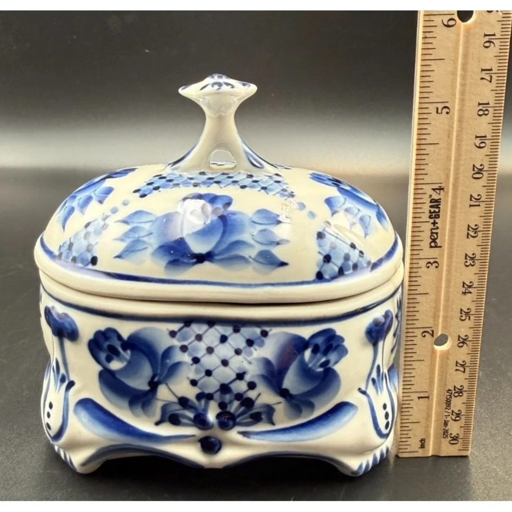 Gzhel Vintage Russian Porcelain Box Lidded Trinket Dish Floral Decorative